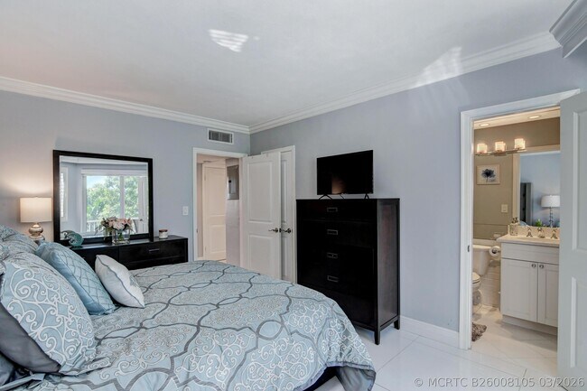Building Photo - 2730 Banyan Rd