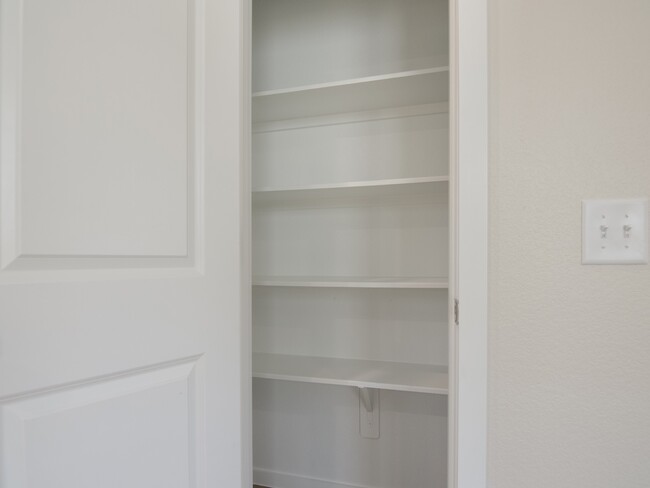 Building Photo - 15881 Blass Vly Dr