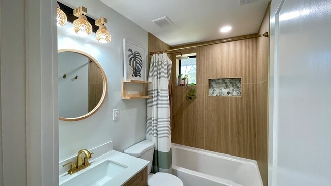 Building Photo - 820 Goldfinch Ave