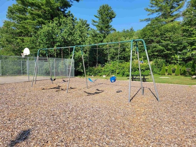 Building Photo - 136 Mammoth Rd