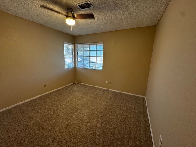 Building Photo - Charming 3 bedroom Green Valley home