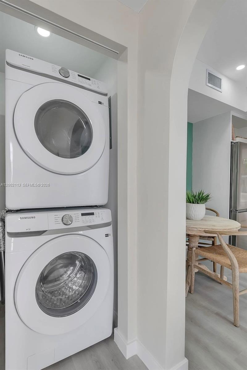 Building Photo - 1852 SW 22nd Ter