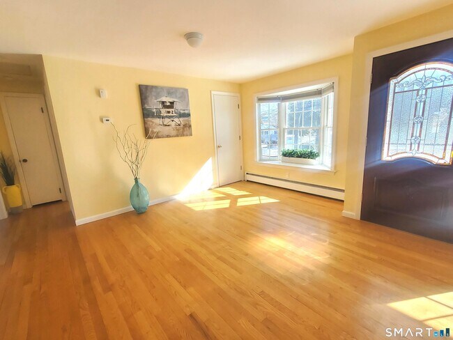 Building Photo - 42 County St