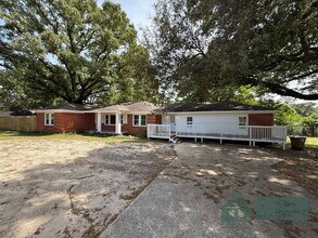 Building Photo - Nice 5 bedroom , 3 bath home located in Mobile.

$75 per applicant