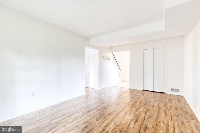 Building Photo - 2249 Four Seasons Dr