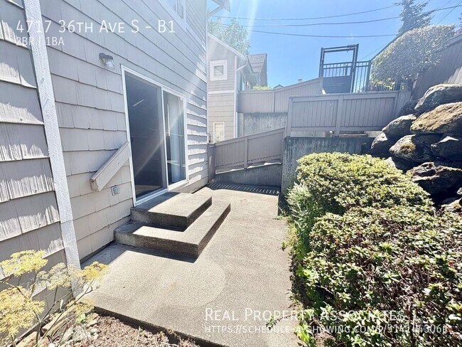 Building Photo - 4717 36th Ave S