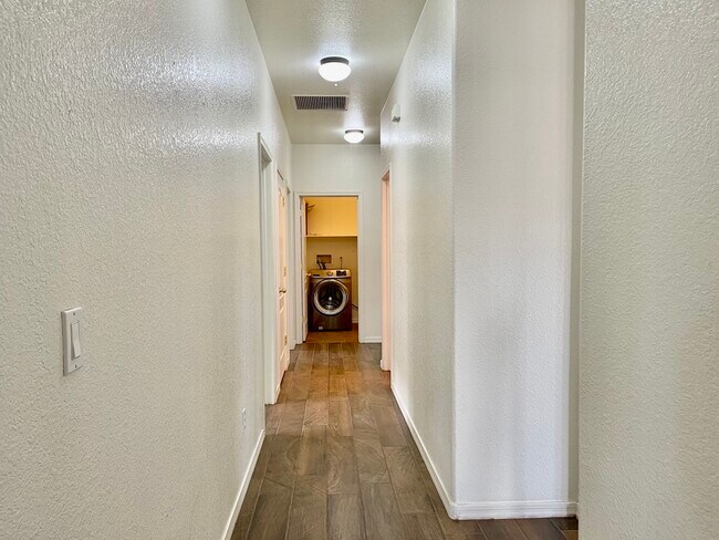 Building Photo - 14559 S Camino Larga Vista