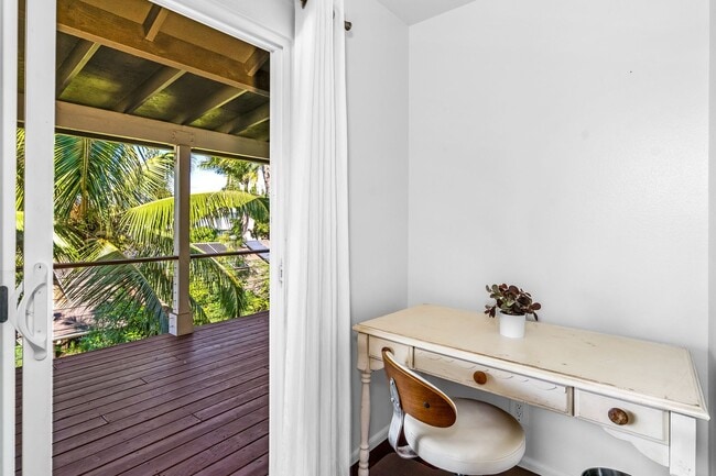 Building Photo - Beautifully Appointed Fully Furnished 4 bedroom/3 bathroom Kuau BayView House w/ Ocean views