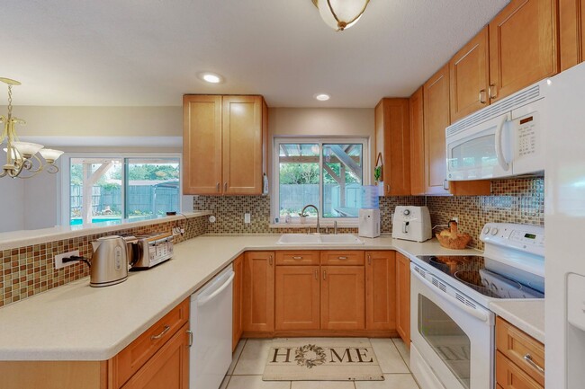Building Photo - Available Mid-June | 3 Bedroom Arlington H...