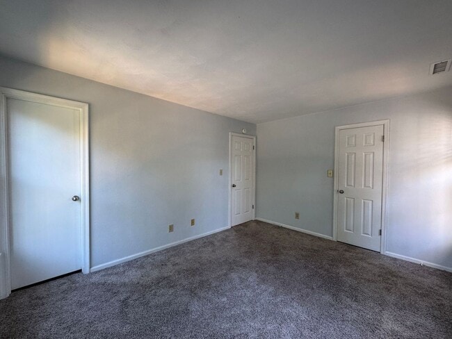 Building Photo - Charming 2-Bed, 2.5-Bath Home in Vibrant Norfolk   " ASK ABOUT OUR ZERO DEPOSIT"