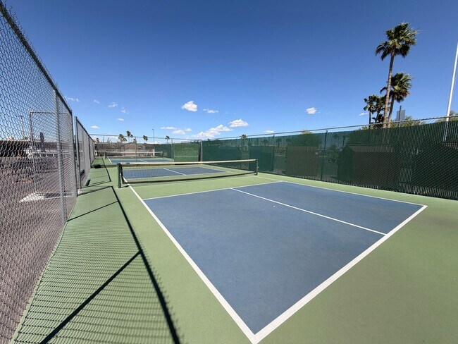 Building Photo - Charming 55+ Park Model in Caliente Casa De Sol