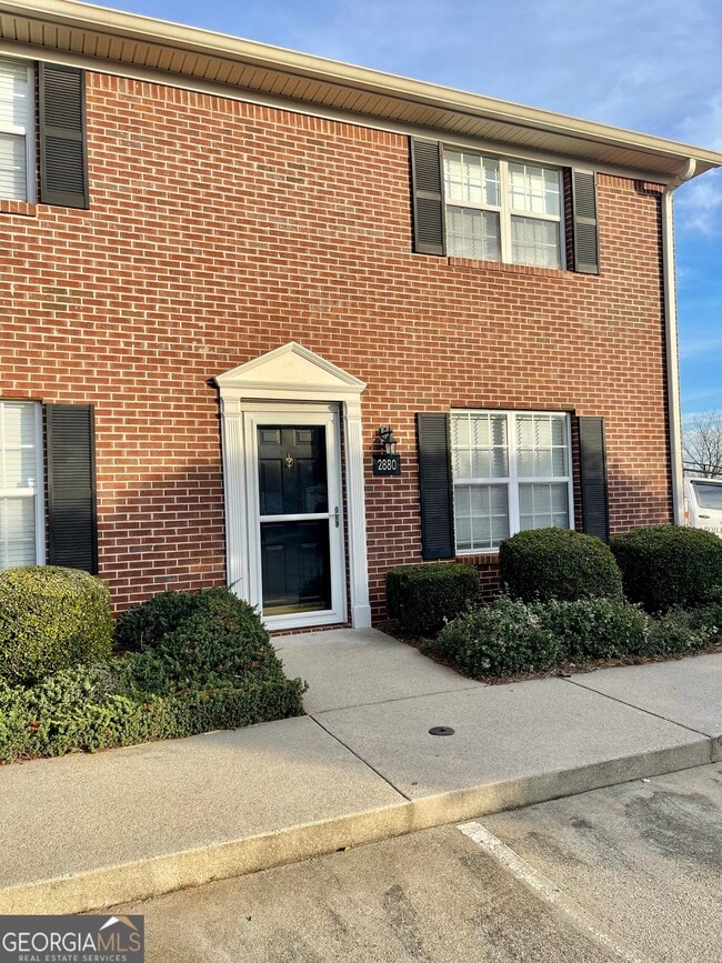 Building Photo - 2880 Florence Dr