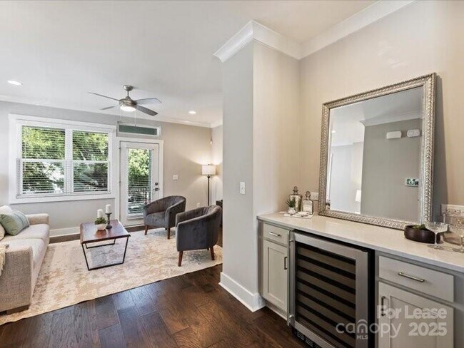 Building Photo - 1615 Chatham Ave