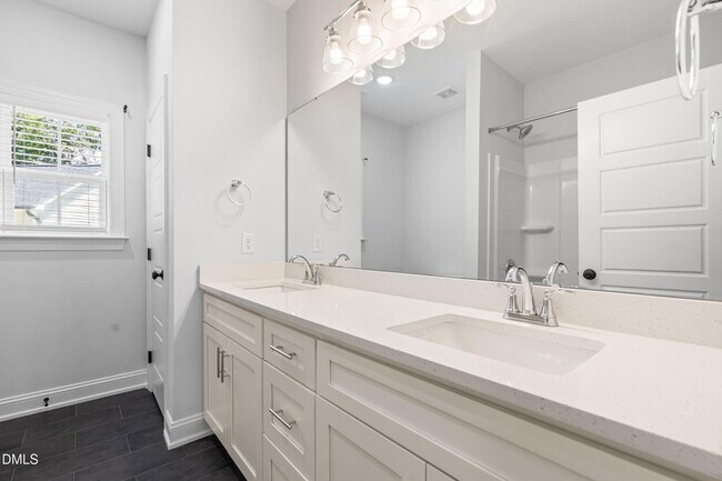 Building Photo - 148 E Battery Cir