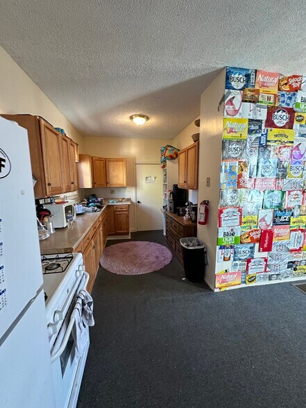 Building Photo - 108 Temple St