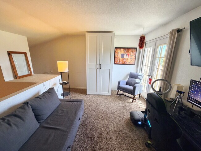 Building Photo - Rare opportunity to lease a golf course-view condo in one of Littleton's most convenient locations!