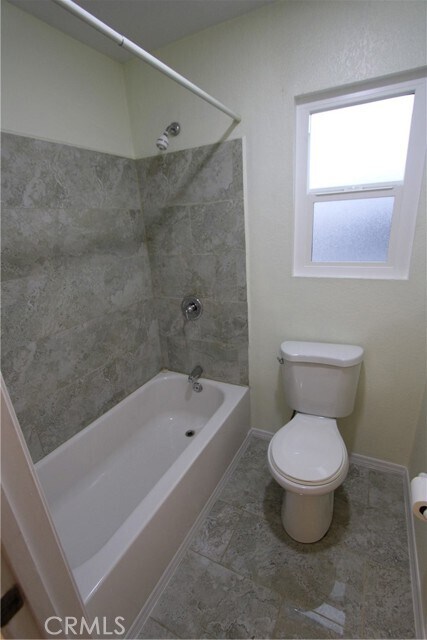 Building Photo - 1380 W 48th St
