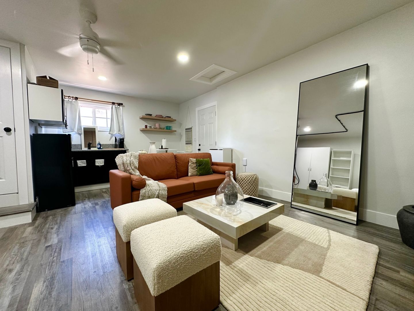 Building Photo - 7547 Garden Grove Ave