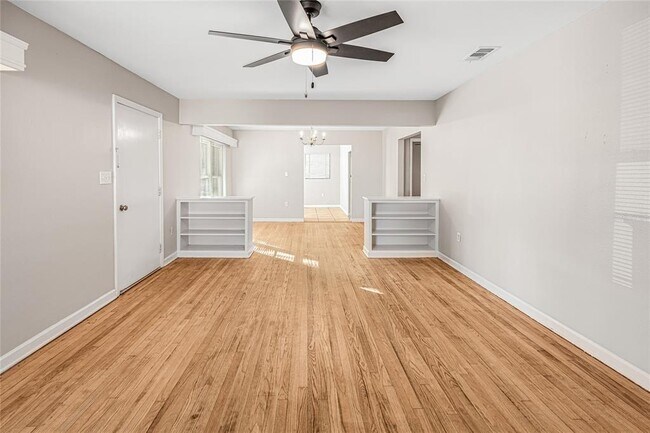 Building Photo - 1607 S Lakeview Ave