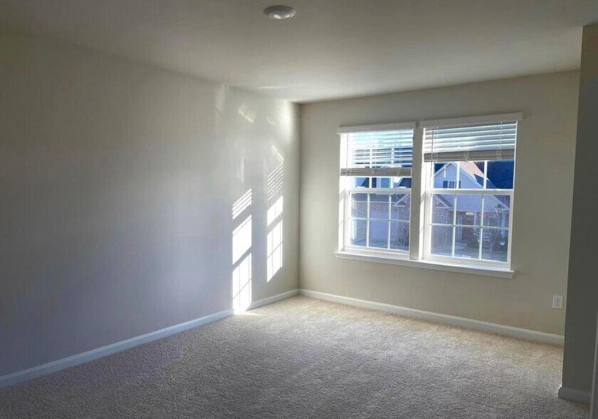 Building Photo - 201 Baker Dr