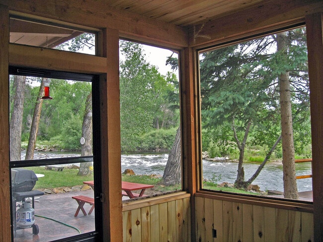 Building Photo - 3 Bedroom home on the river