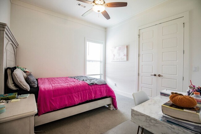 Building Photo - 8707 W Flycatcher Pl