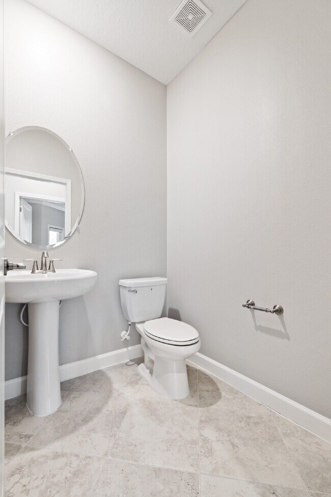 Building Photo - "Spacious 4-Bedroom Lutz Home gated commun...