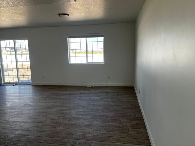 Building Photo - GET $500 OFF THE FIRST MONTHS RENT!!!!