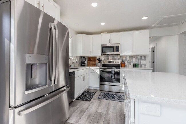 Building Photo - 2744 Newcastle Dr