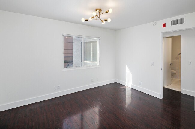 Building Photo - Modern 3 Bedroom Townhouse with Prime Location on Kettner Boulevard in San Diego