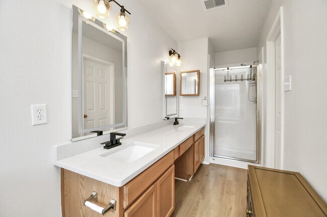 Building Photo - 19931 Roycroft Ln