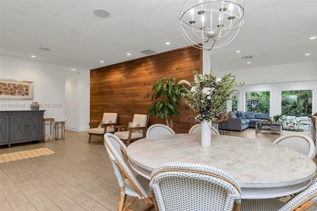 Building Photo - 1444 Mendavia Ave