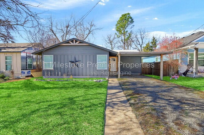 Building Photo - 204 N Holly Ave