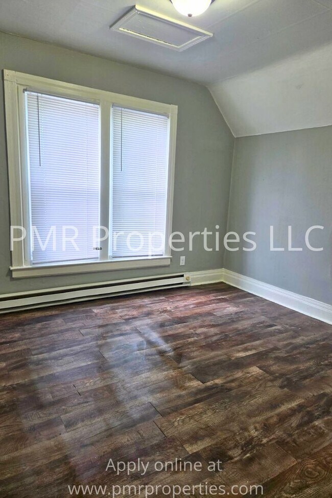 Building Photo - 609 S 8th St