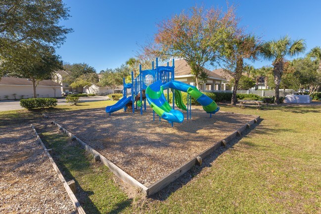 Building Photo - Creekside Park