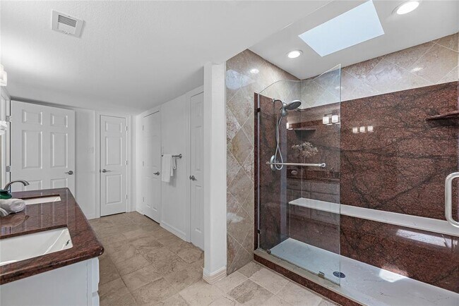 Building Photo - 2414 Avalon Pl