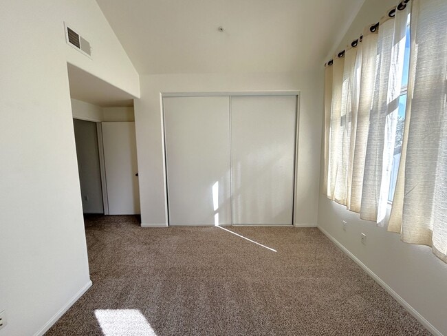 Building Photo - 13133 Le Parc Blvd