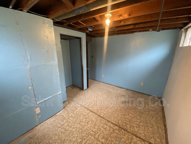 Building Photo - 1090 Howdershell Rd