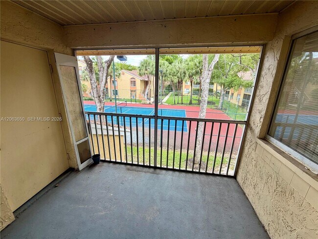 Building Photo - 1012 Coral Club Dr