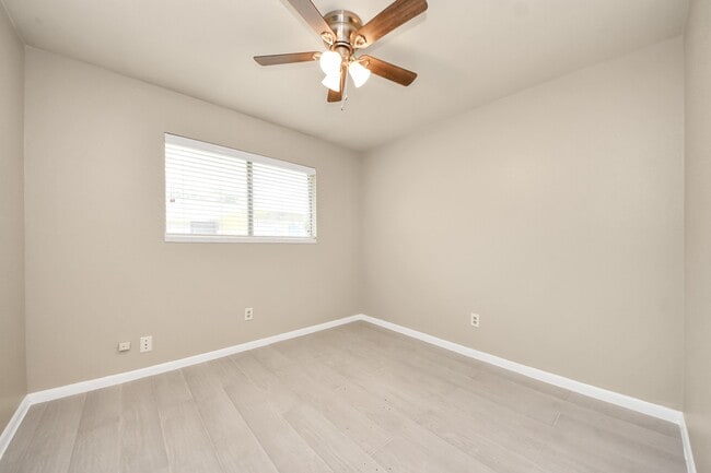 Building Photo - 1307 Glen Echo Dr