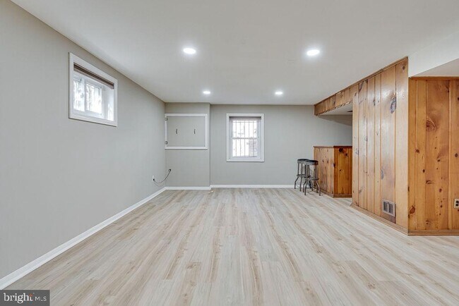 Building Photo - 869 Patrick Henry Dr