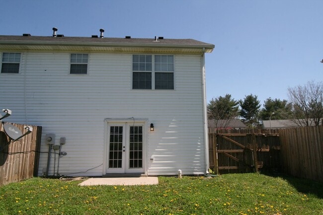 Building Photo - North Point Townhome                   260408