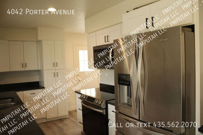Building Photo - 4042 Porter Ave