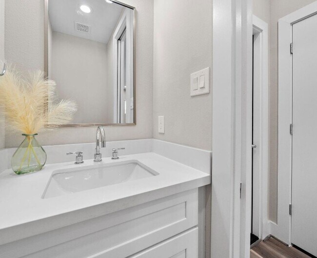 Building Photo - Brand New Construction in Houston!