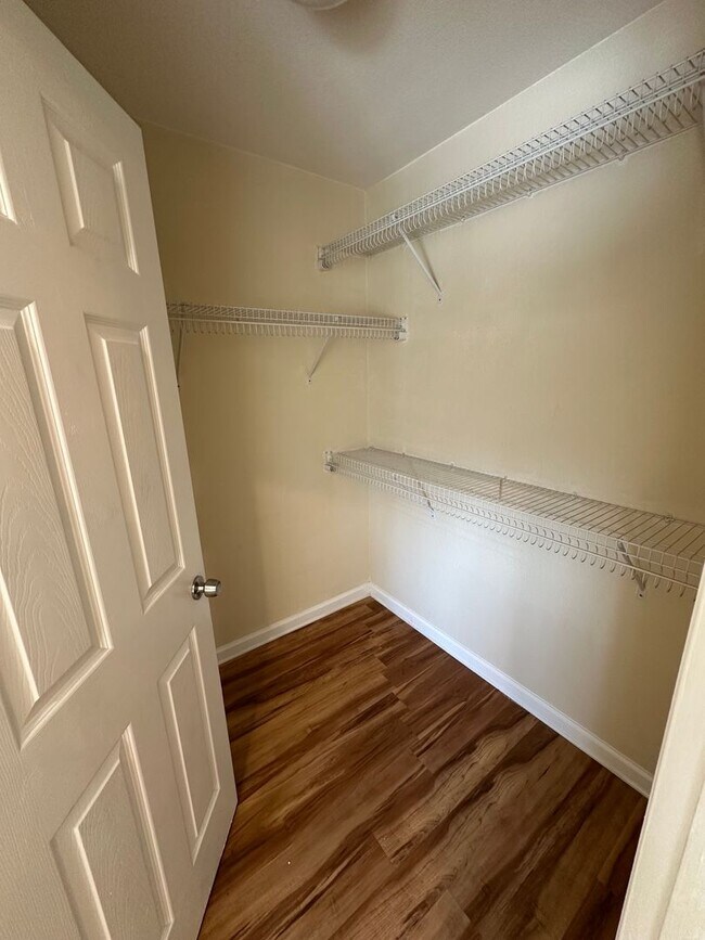 Building Photo - 3 Bed 2.5 Bath Single Family Home In Brentwood