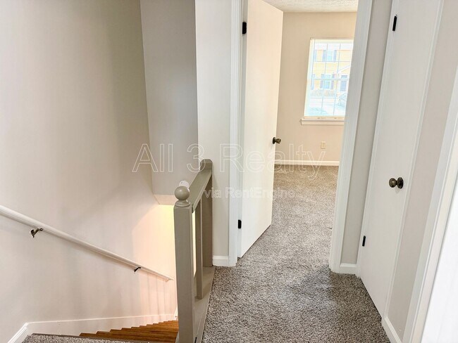 Building Photo - 121 Jackson Dr