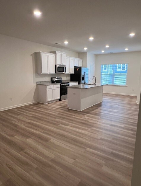 Building Photo - 1583 Salem Dr