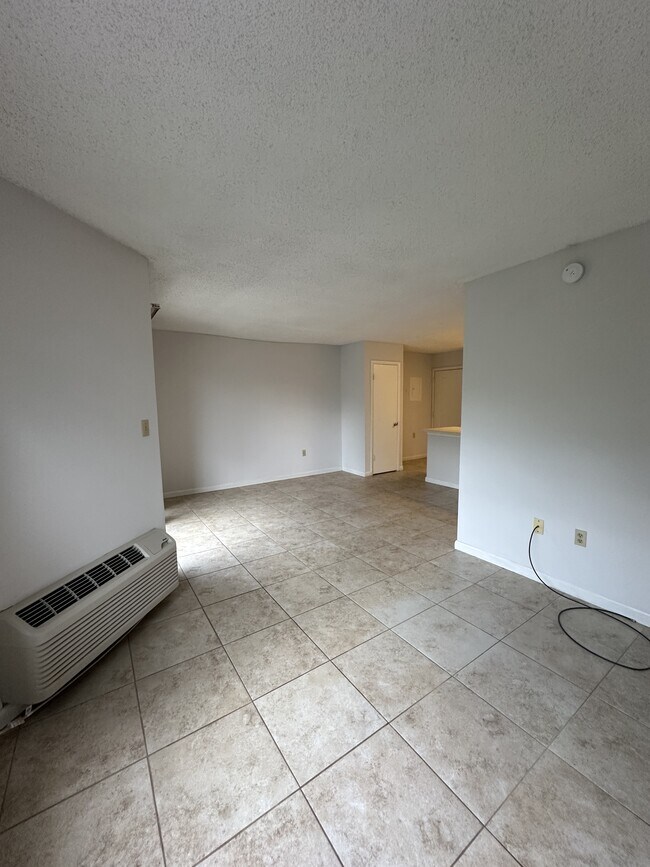 Building Photo - 225 S Tropical Trail