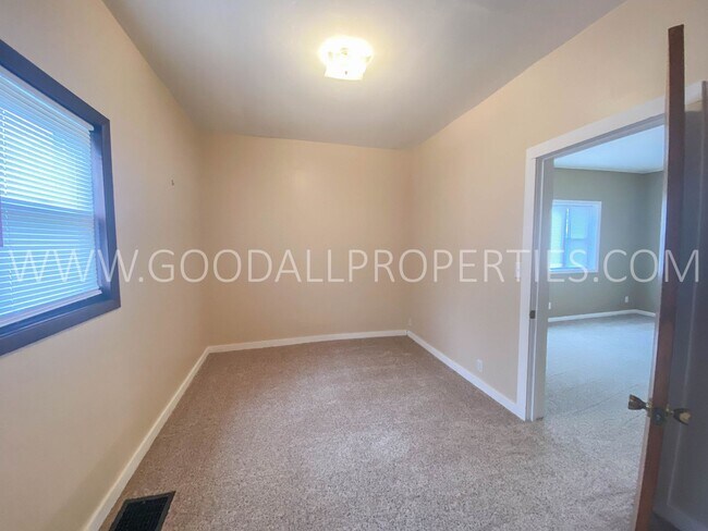 Building Photo - Charming 2 Bed, 2 Bath Home Available in Adel