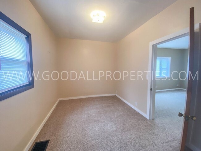 Building Photo - Updated 2-Bedroom Home in Adel with Large Yard